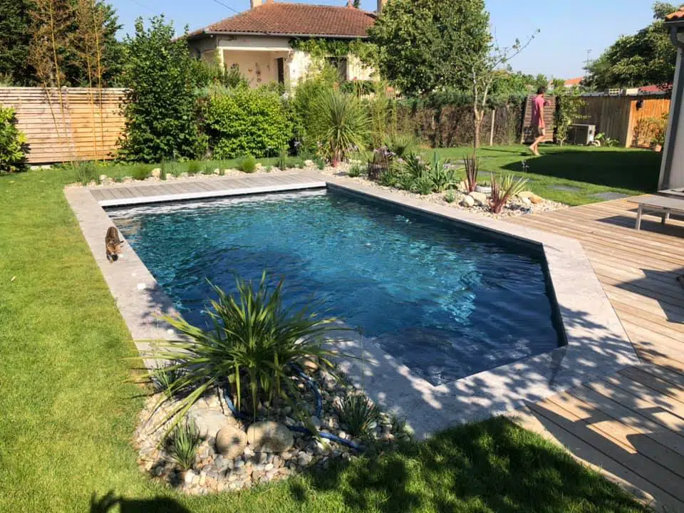 jardin-piscine-design-beton-projete-hdp-pisciniste